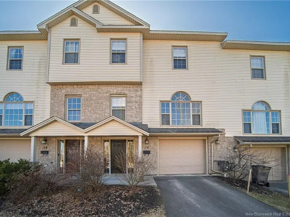 20 Hillside Ln, Fredericton, NB E3B 0P8