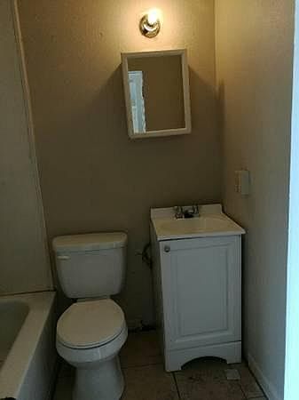 2nd image of 820 Rosery Rd