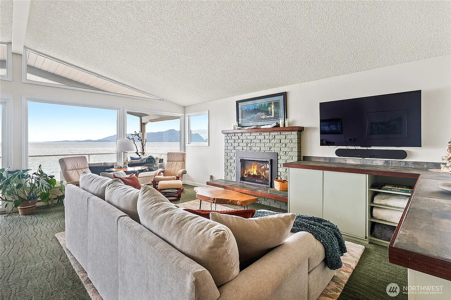 3 bed, 1822 sqft, $3,200 — Photo 4