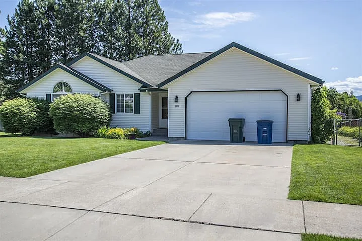 8868 N Huntington Ct — Photo 1