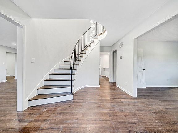 4th image of 3404 Canter Cir
