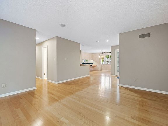 3rd image of 701 E Post Ct SE