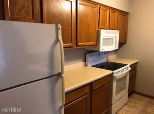 1014 Oakcrest St #E, Iowa City, IA 52246