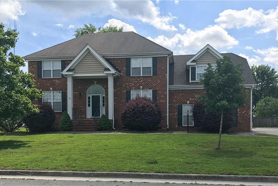 1st image of 107 Sweetbriar Ln