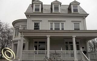 3rd image of 215 Cass Ave
