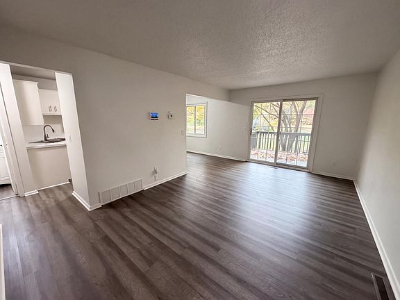 2nd image of 15393 Trillium Cir