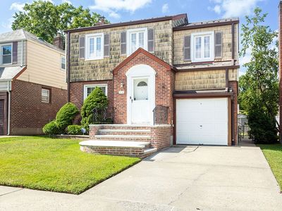 80-54 210th St, Hollis Hills, NY, 11427