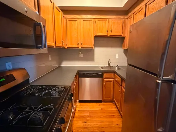 28 E Grand Ave, New Haven, CT