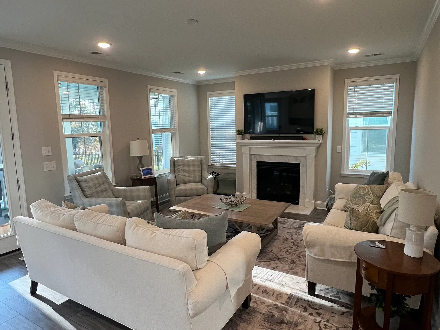 4 bed, 2.5 bath, 2950 sqft, $5,450 — Photo 4