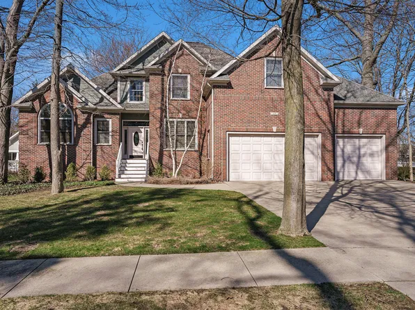 49 Streamwood Dr, South Haven, MI 49090