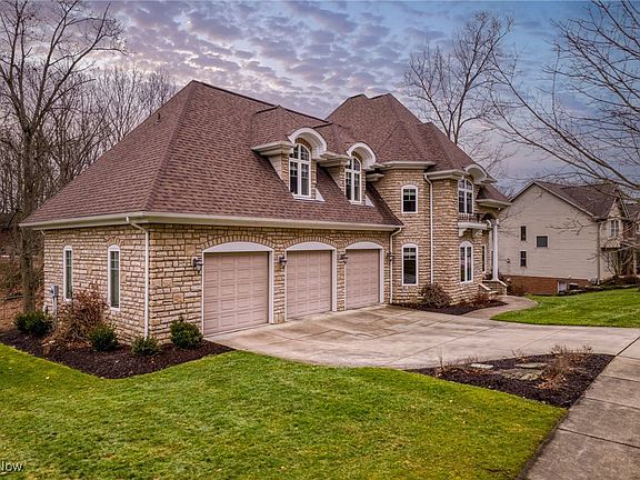 5th image of 1081 Riverwoods Dr