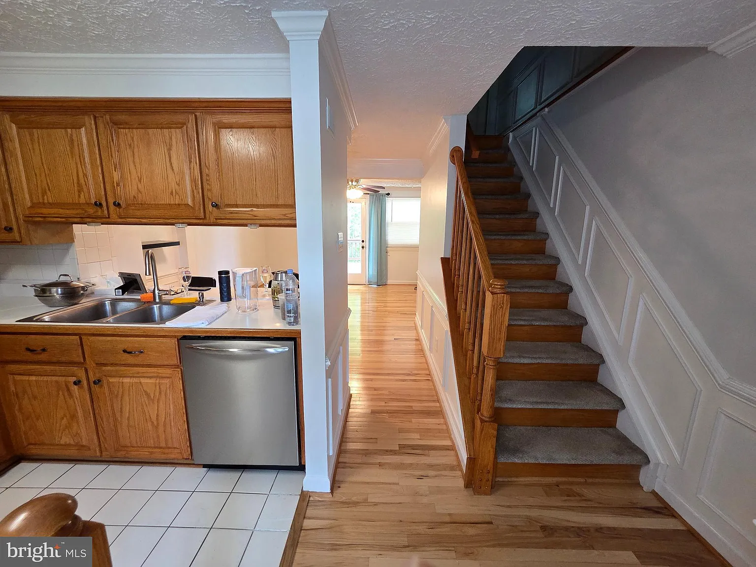 2 bed, 1.5 bath, 930 sqft, $2,350 — Photo 2