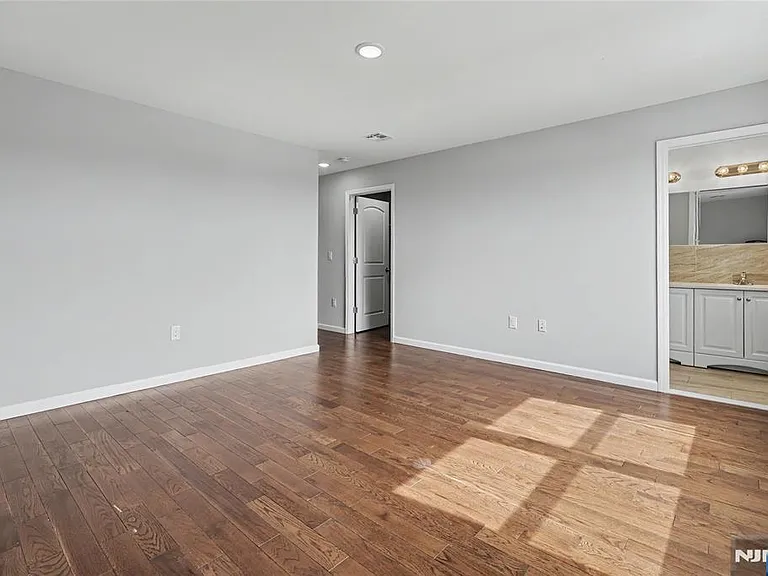 168 Johnson Ave — Photo 19