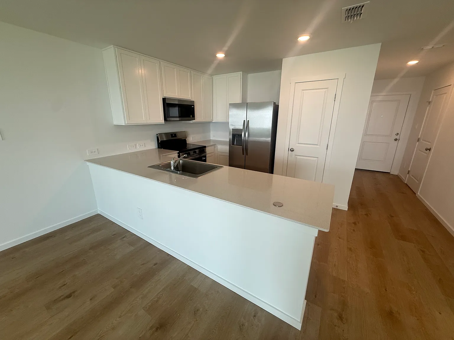 3 bed, 1389 sqft, $1,900 — Photo 3