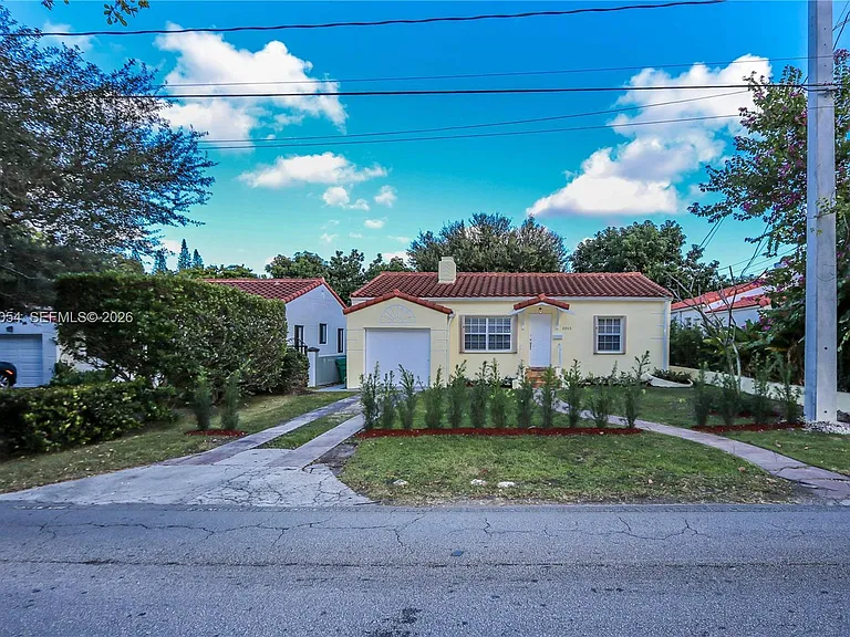 1015 Cortez St — Photo 32