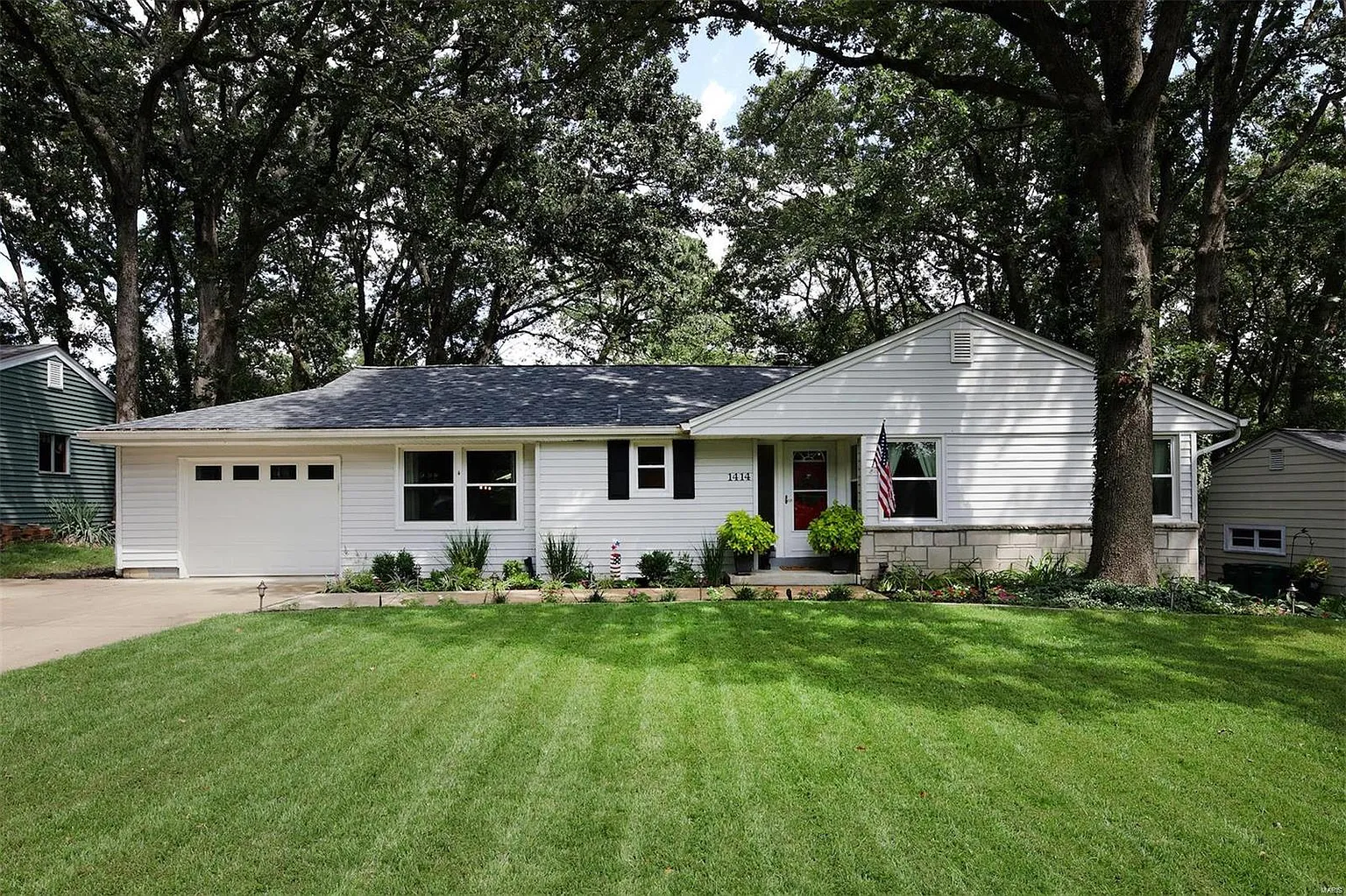 1414 Grant Rd photo 1