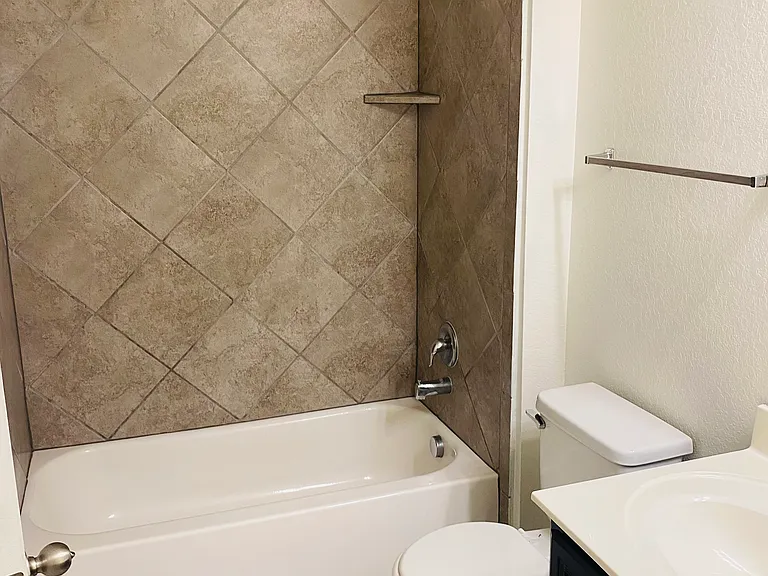 2036 Brandywine Dr — Photo 15