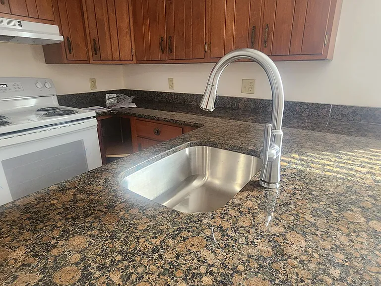 400 Broad St #4 — Photo 3
