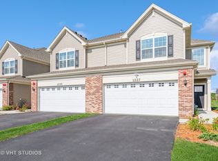 1227 Hawk Hollow Dr, Yorkville, IL 60560