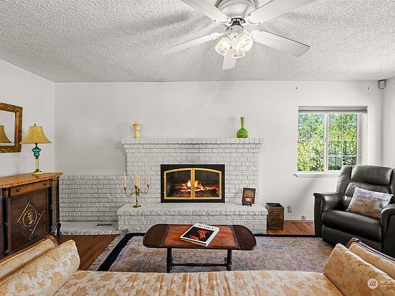 5th image of 410 Steilacoom Street