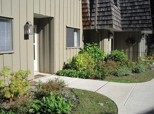 118 Ledgebrook Dr, Norwalk, CT 06854