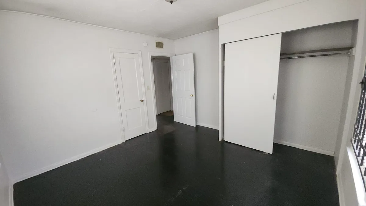 Building Photo - 519 W 23rd St #2