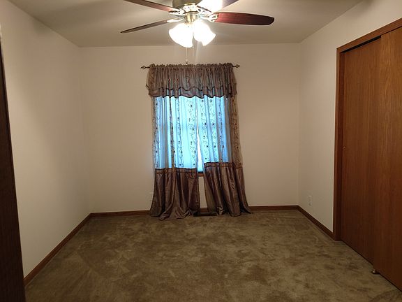 Second bedroom 10' 10" x 12'