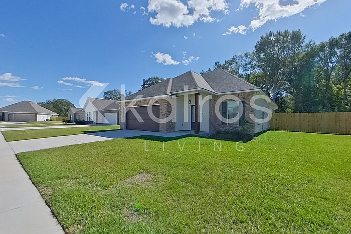 106 Hendrix Rd — Photo 3