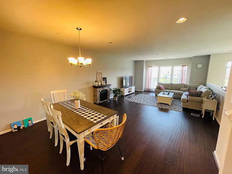42699 Wardlaw Ter — Photo 3