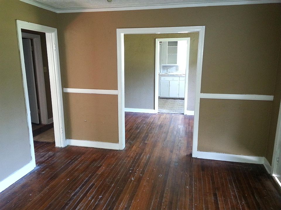 2nd image of 817 Myrtlewood Dr