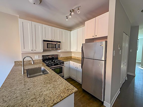 5th image of 7007 N Wolcott Ave #3