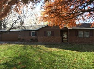 9 S Holiday Ln, Iola, KS 66749