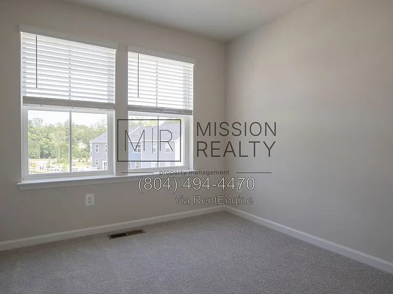 8756 Whitman Dr — Photo 24