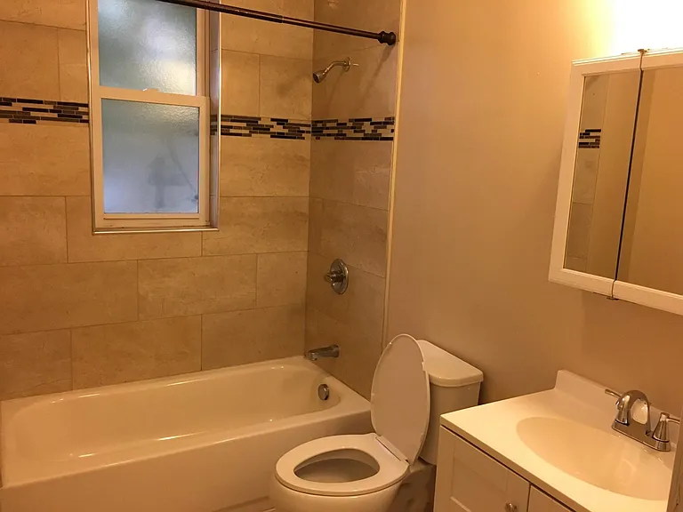 2438 Highland Ave — Photo 5