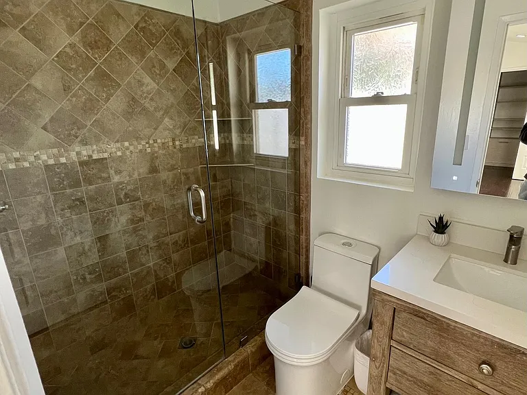 20851 Burbank Blvd — Photo 7