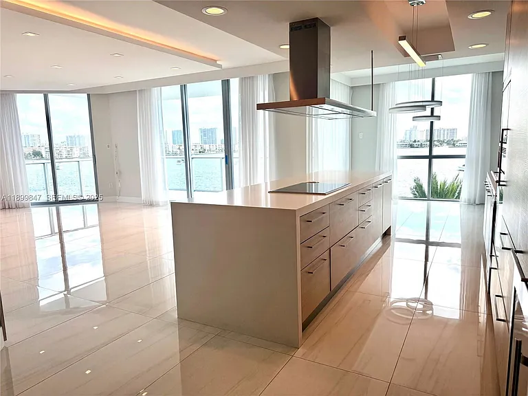 17111 Biscayne Blvd #409 — Photo 6