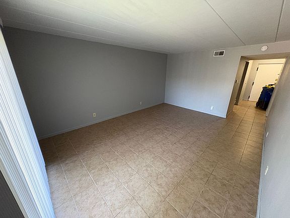 4th image of 645 S 20th St #13