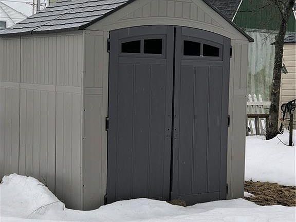 3rd image of 75 Sharon St