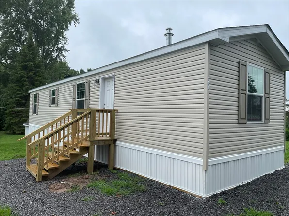 53 Northrup Ln, Farmington, NY 14425