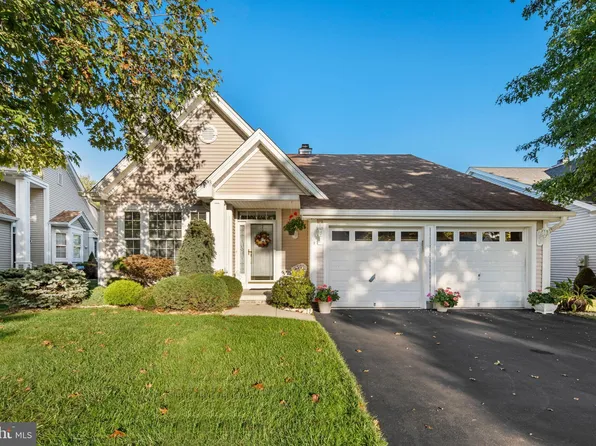 8 Fishpond Ter, Barnegat, NJ 08005