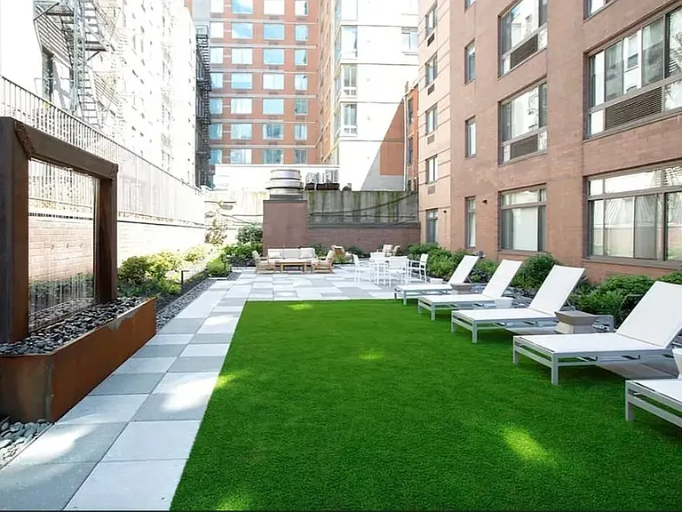311 W 50th St #2E — Photo 9