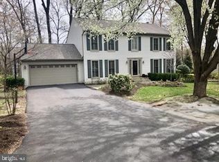 11555 Southington Ln, Herndon, VA 20170