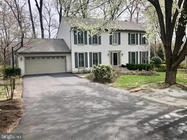 11555 Southington Ln, Herndon, VA 20170