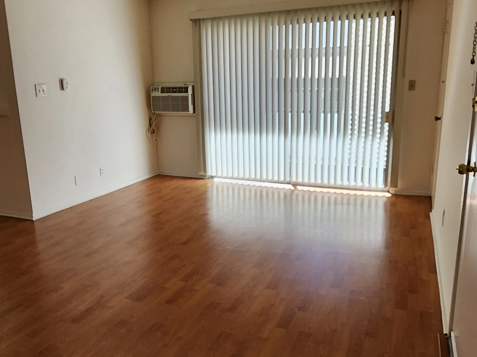 1022 N Orange Grove Ave — Photo 3