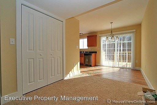 4th image of 2303 Garrett Ln APT C
