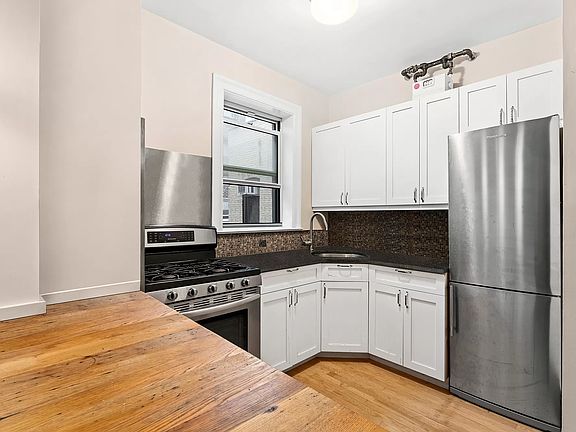 3rd image of 135 W 16th St #62