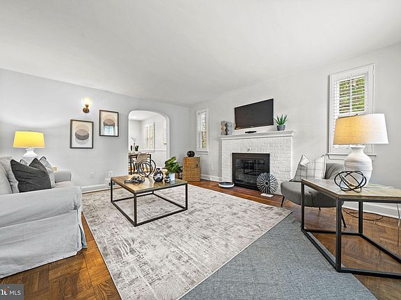 4th image of 811 Chetworth Pl