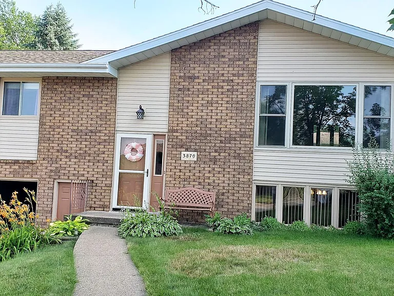 3870 Hillcrest Rd — Photo 1