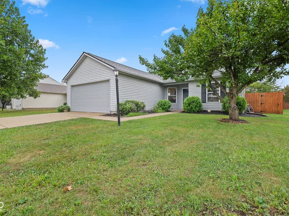 1585 Sweetwater Ln, Greenfield, IN 46140