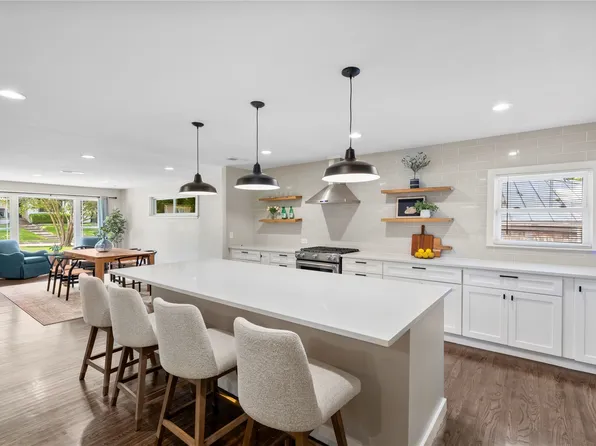 9031 Fringewood Dr, Dallas, TX 75228